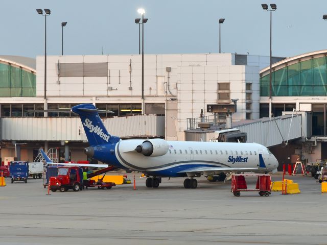 Canadair Regional Jet CRJ-700 (N752EV) - Skywest Bombardier CRJ-701ER N752EV in Chicago 