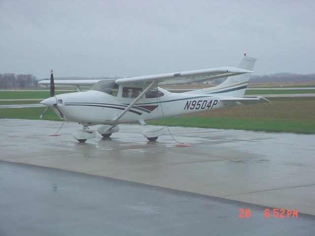 Cessna Skylane (N9504P) - Parked on ramp on 3/28/10