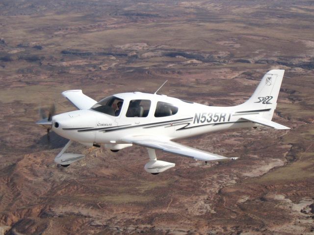 Cirrus SR-22 (N535RT)