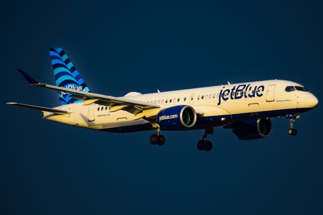 Airbus A220-300 (N3195J) - Year: 2024br /Make: Airbusbr /Model: A220-300br /Opby: JetBluebr /Route: BOS -> MCO (JBU551)br /br /** First Photo of N3195J on FlightAware **