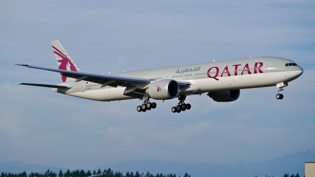 BOEING 777-300 (A7-BEB) - BOE896 on final to Rwy 16R to complete a flight test on 7/17/14. (LN:1218 / cn 43215).