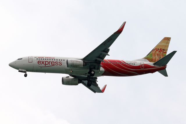 Boeing 737-800 (VT-AXU)