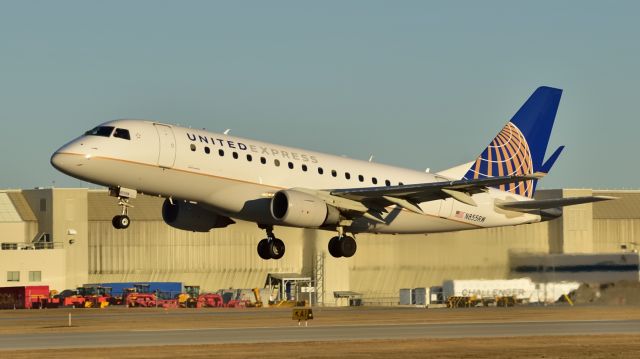 Embraer 170/175 (N855RW)