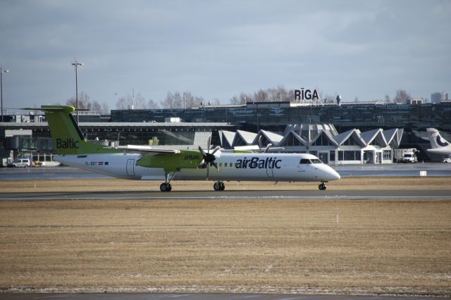 de Havilland Dash 8-400 (YL-BBT)