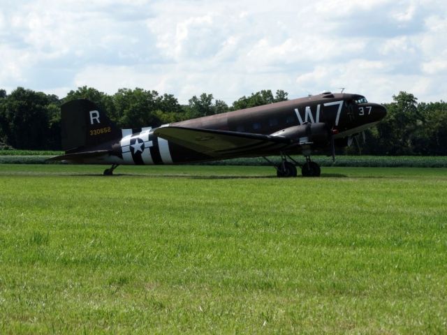 Douglas DC-3 (N345AB)