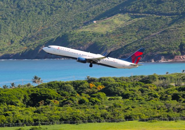 Boeing 737-900 (N873DN)