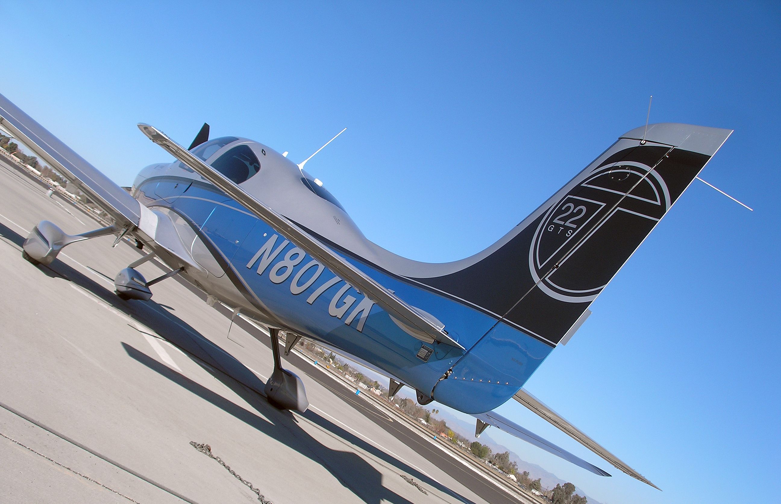 Cirrus SR-22 (N807GK)