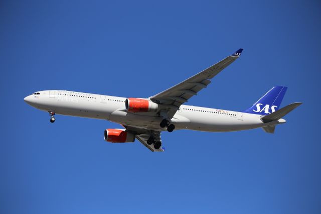 Airbus A330-300 (SE-REH)