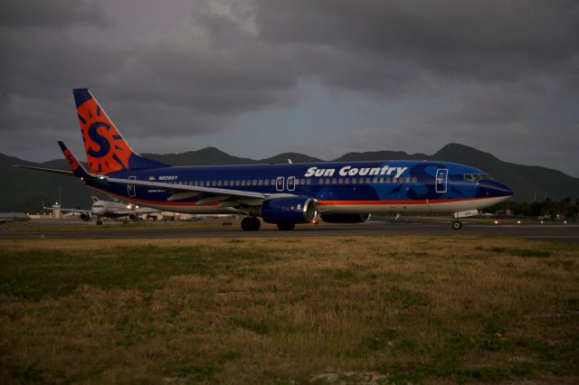 Boeing 737-800 (N809SY) - Sun Country Boeing 737-800 lines up for departure from Sint Maarten on Rwy 10 just after sunset. 5 Jan 2013