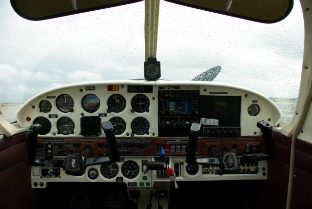 Piper Cherokee Arrow (N7556J)