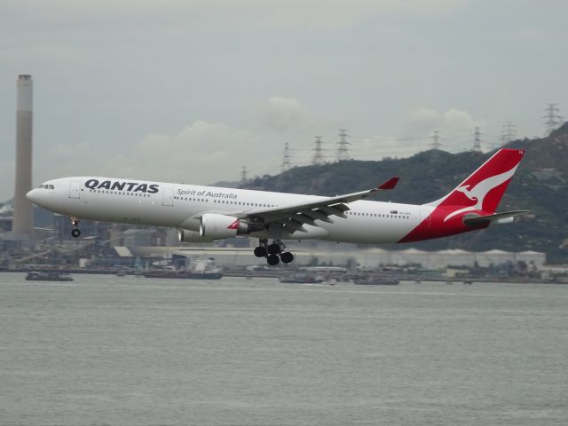 Airbus A330-300 (VH-QPD)