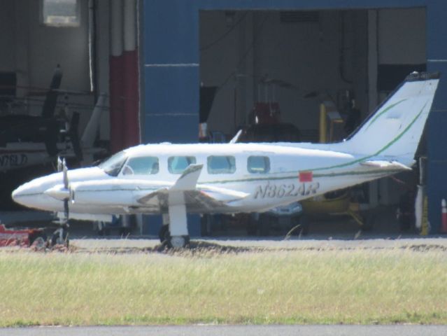 Piper Navajo (N862AR)
