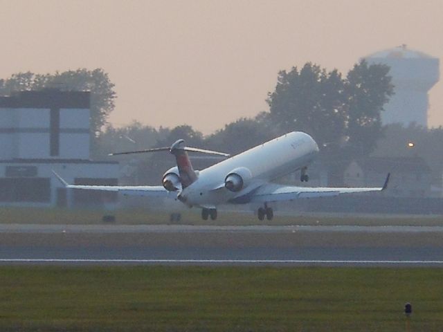 Canadair Regional Jet CRJ-900 (N311PQ)