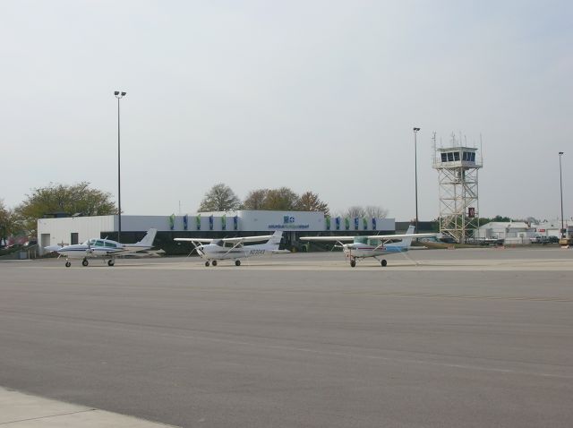 Cessna Skyhawk (N23049) - N23049 parked in between a C310 and a C152