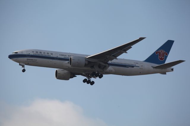 Boeing 777-200 (B-2055)