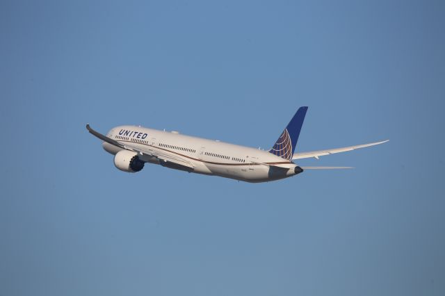 BOEING 787-10 Dreamliner (N12005)