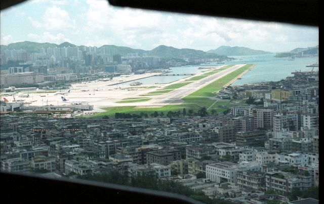 — — - At MDA on the IGS approach at the old Kai Tak airport. Cockpit view from B767. This is the view looking right for the final turn.