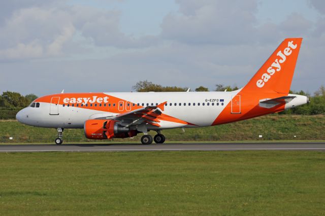 Airbus A319 (G-EZFO) - EZY1834 arriving from Amsterdam.