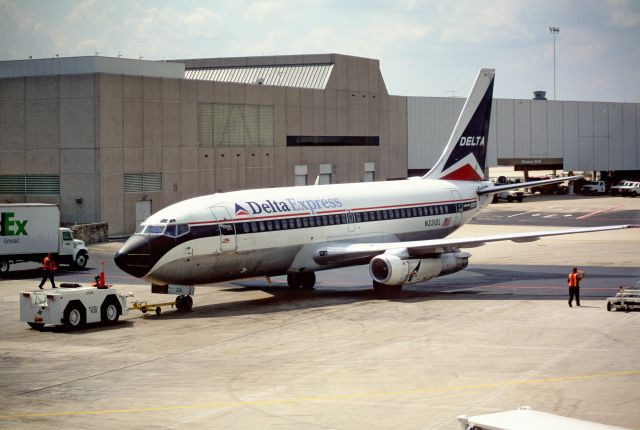 Boeing 737-200 (N331DL)