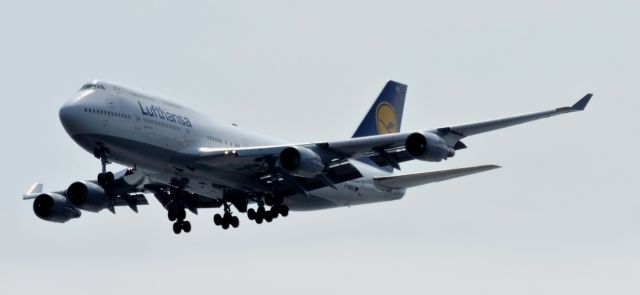 Boeing 747-400 (D-ABVX) - Moments before landing, spring 2019.