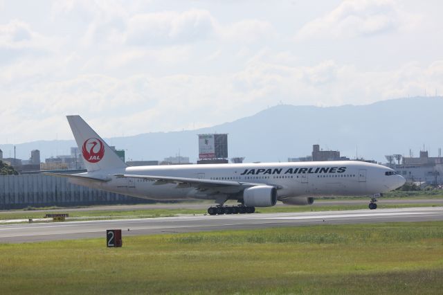 Boeing 777-200 (JA008D)