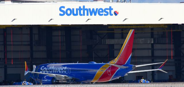 Boeing 737-700 (N8938Q) - phoenix sky harbor international airport 05FEB25