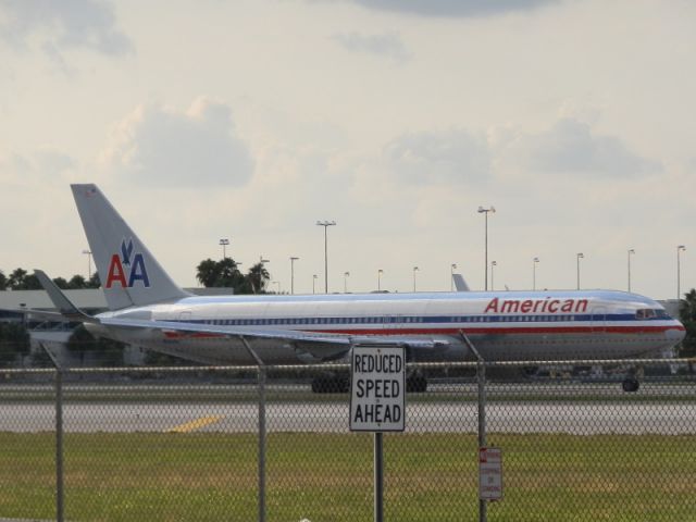 BOEING 767-300 (N354AA) - I have to slow down!