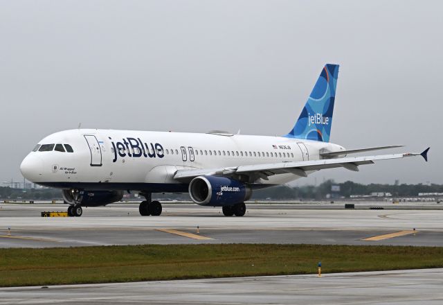 Airbus A320 (N636JB)