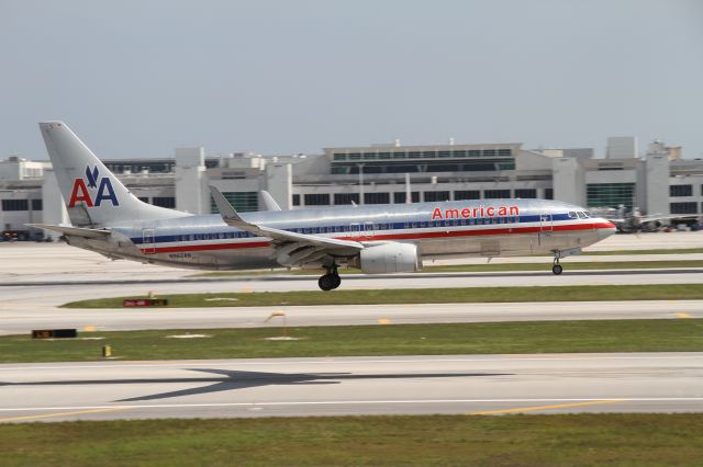 Boeing 737-800 (N962AN)