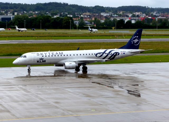 Embraer ERJ-190 (PH-EZX) - Date 12/06/16 c/n  19000545