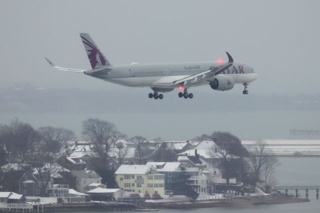 Airbus A350-900 (A7-AMJ) - 'Qatari 18 Romeo' from Doha landing on 22L