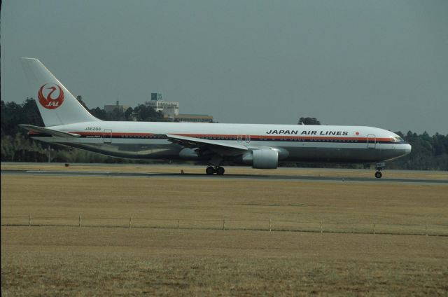 BOEING 767-300 (JA8266) - Departure at Narita Intl Airport Rwy16 on 1991/03/20