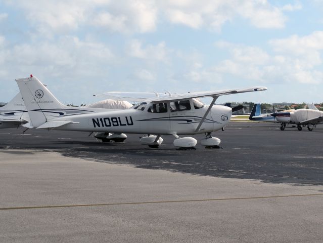 Cessna Skyhawk (N109LU)