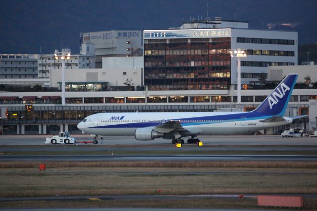 BOEING 767-300 (JA8368)