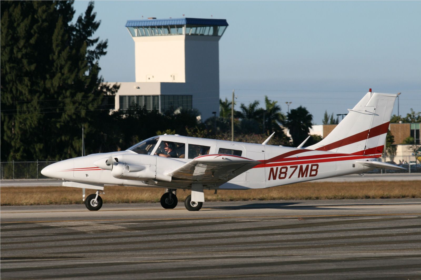 Piper Seneca (N87MB)