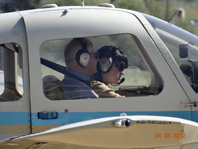 Piper Cherokee (N5676V)