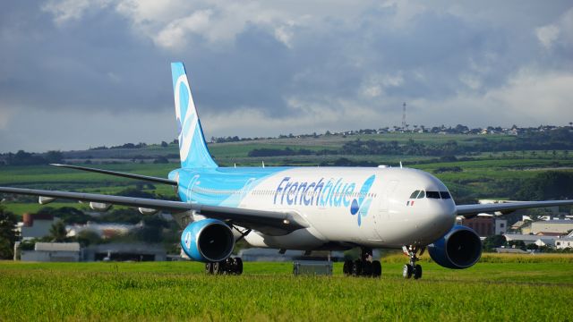 Airbus A330-300 (F-HPUJ) - Roland Garros Airport