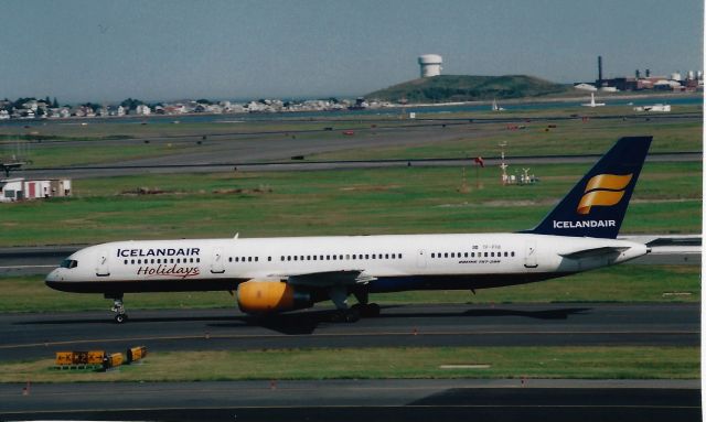 Boeing 757-200 (TF-FIW) - Icelandair Holidays arriving to Boston Logan on September 7, 2003.