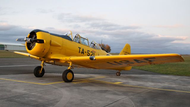 North American T-6 Texan (G-TVIJ) - Zwischenstopp