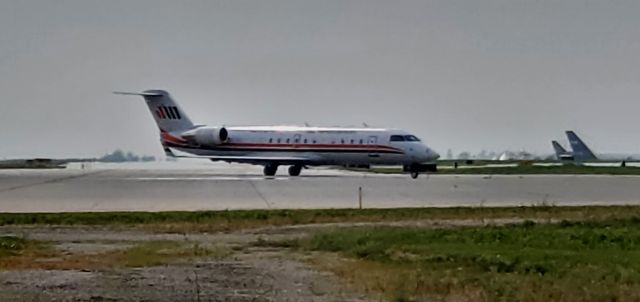 Canadair Regional Jet CRJ-200 (N471ZW) - N471ZW Taxing To The Gate