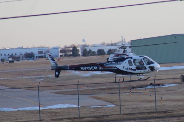 Eurocopter AS-350 AStar (N916EM) - 021514 taxiing in to ramp