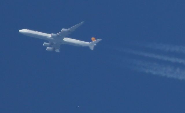 Airbus A340-600 (D-AIHL) - VOL FRANKFORT -BOGGOTA 33 000 FT AU DESSUS DE LA COTE VENDEENNE