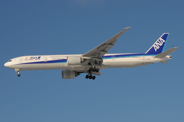 BOEING 777-300 (JA733A)