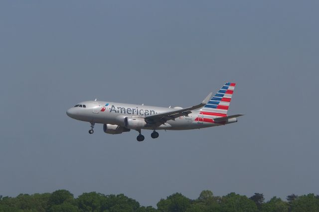 Airbus A319 (N9018E)