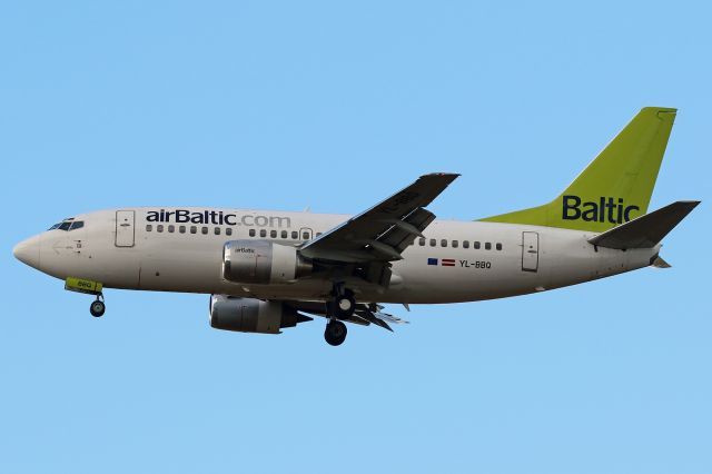 Boeing 737-500 (YL-BBQ)