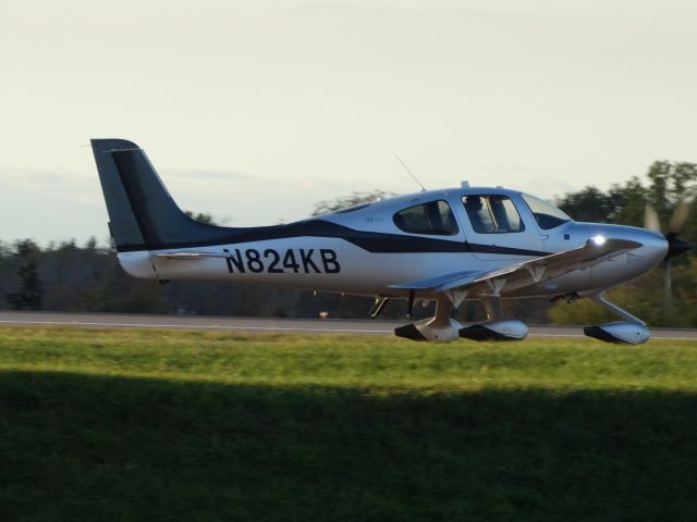 Cirrus SR-22 (N824KB)