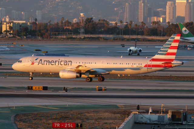 Airbus A321 (N971UY)