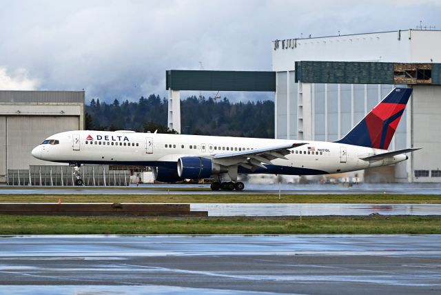 Boeing 757-200 (N651DL)