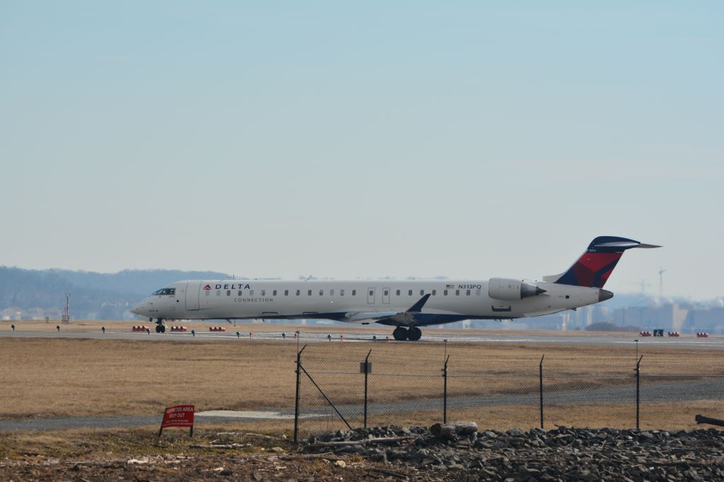 Canadair Regional Jet CRJ-900 (N313PQ)
