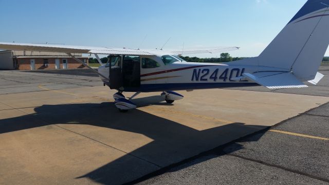 Cessna Skyhawk (N2440L)